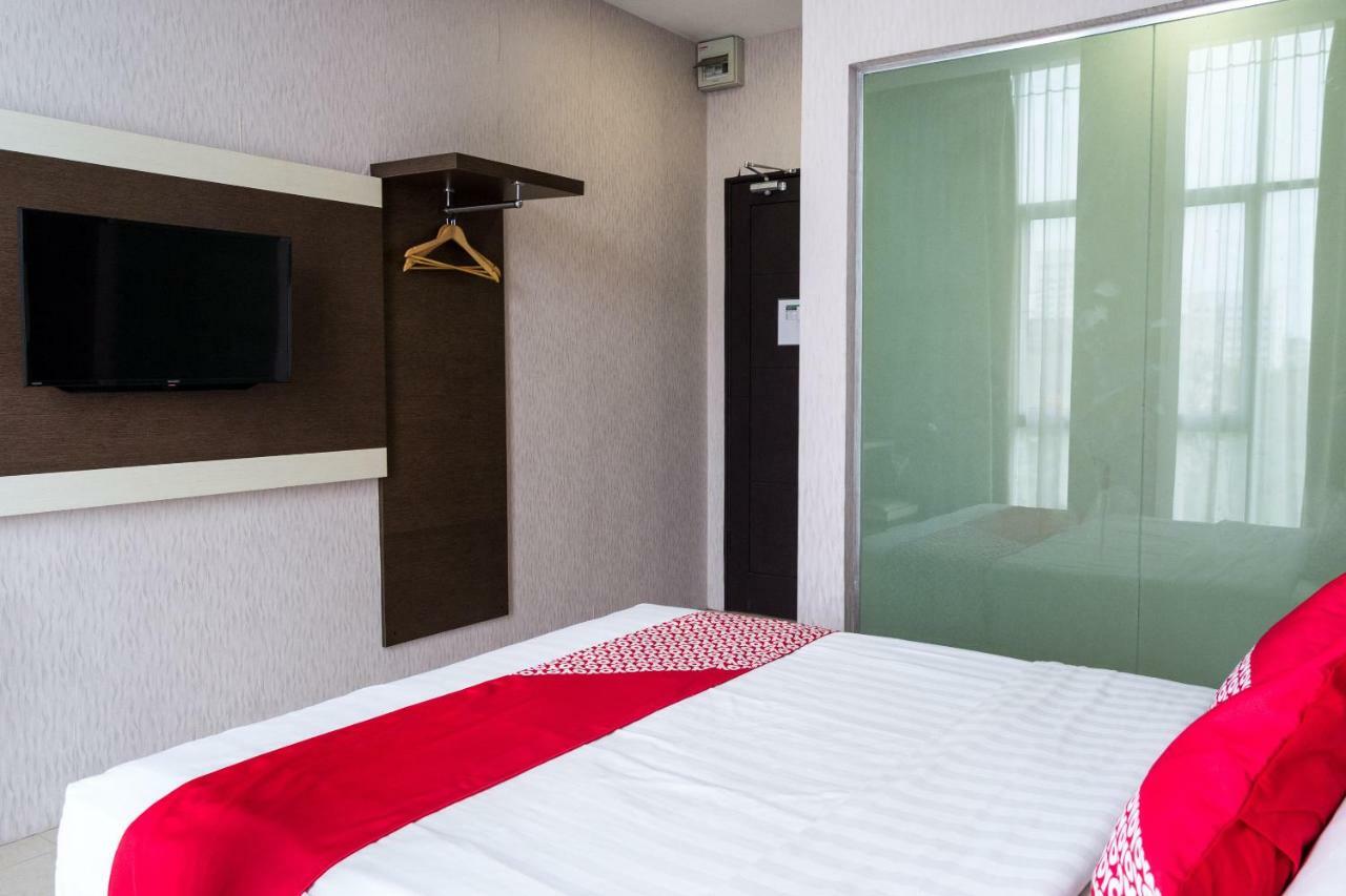 Oyo 676 Hotel Osaka Batam Eksteriør billede